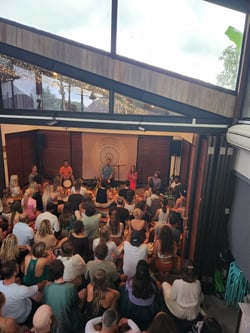 Kirtan avec Julien at Sayuri